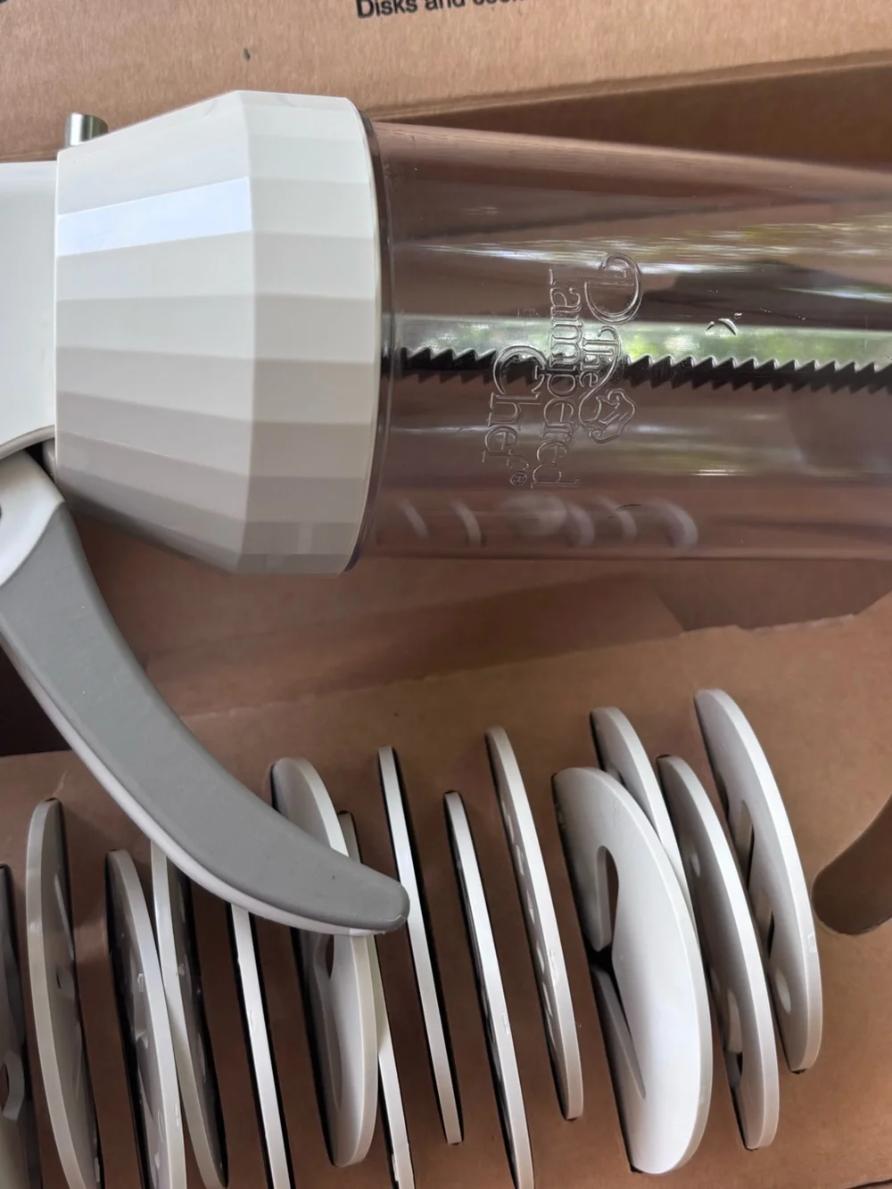EUC!!! The Pampered Chef White and Gray Cookie Press with Discs